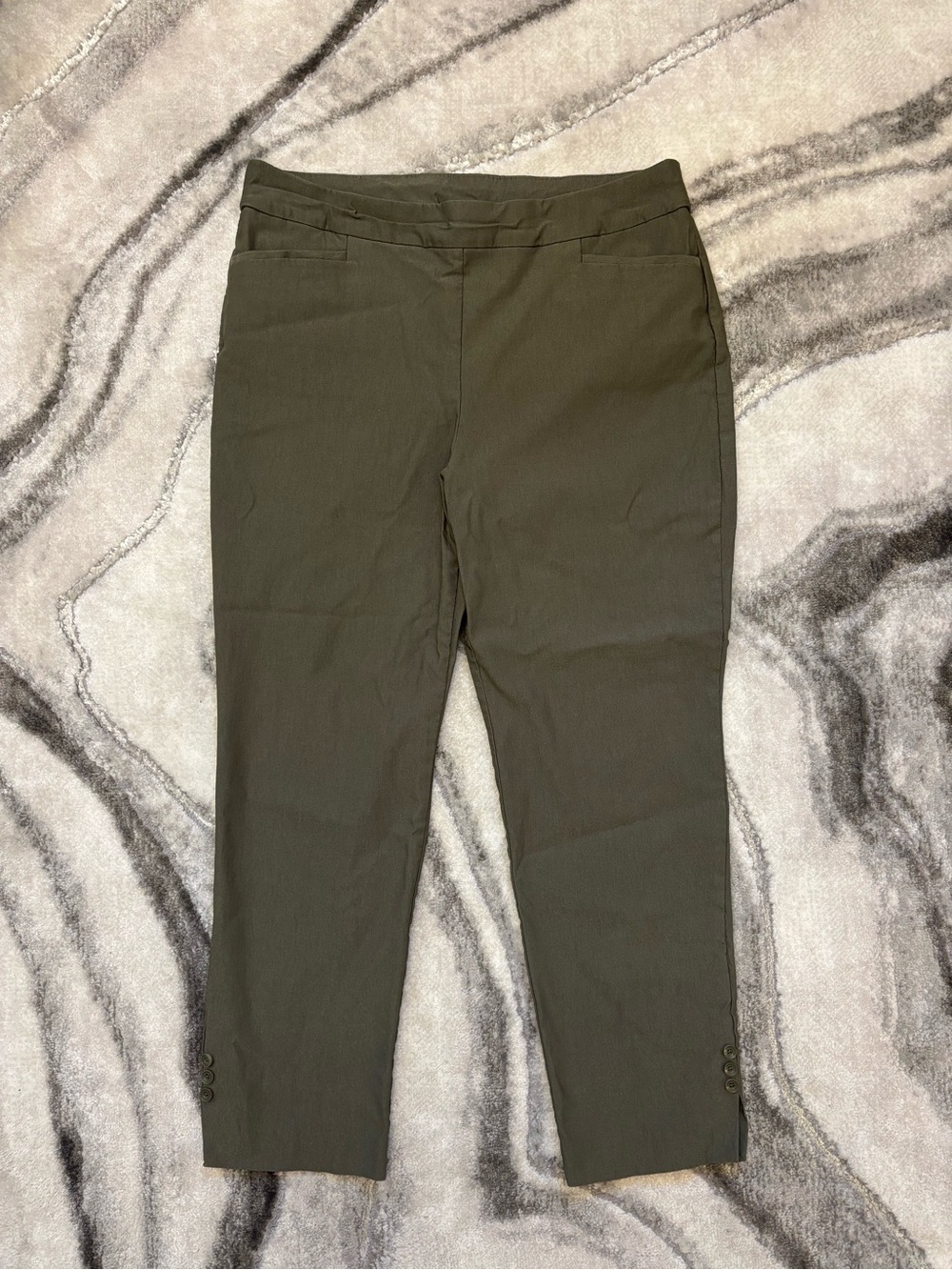 Chico's Olive Cropped Stretch Ankle Pants Chico size 2P us size 12P